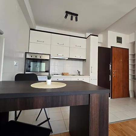 4 * Σκόπια